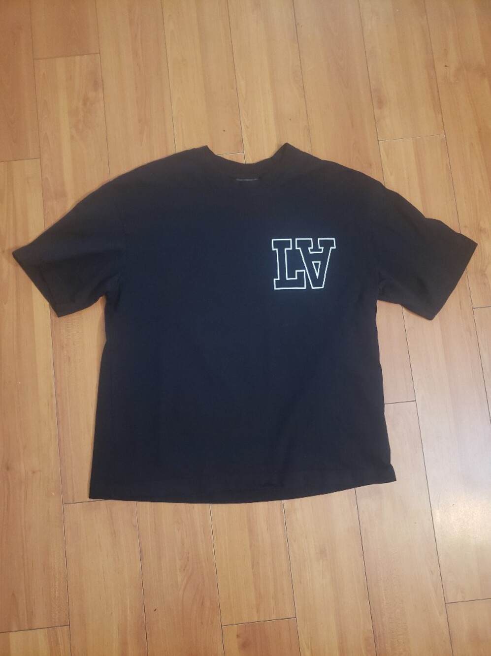 H&M Black Short-Sleeve Tee with White 'AƬ' Chest Graphic